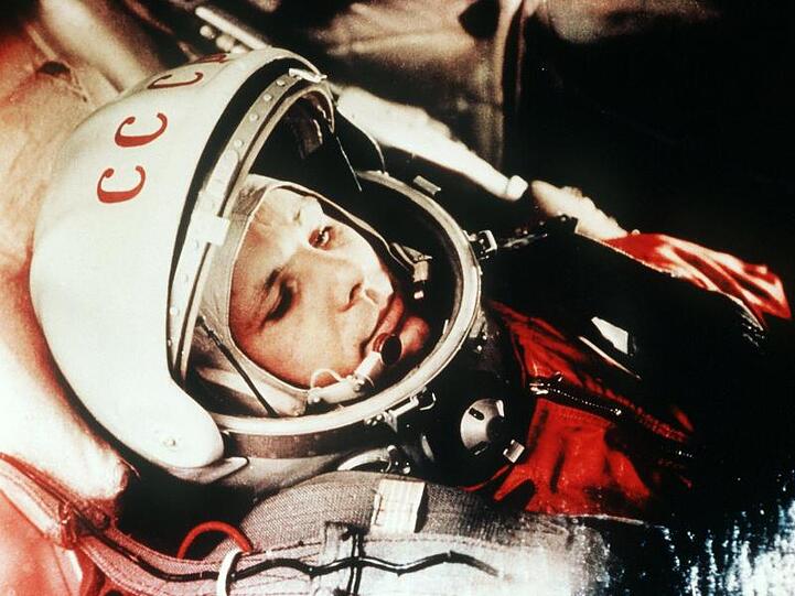 Der sowjetische Kosmonaut Juri Gagarin, kurz vor dem Start zum ersten bemannten Weltraumflug vom Weltraumbahnhof Baikonur aus.