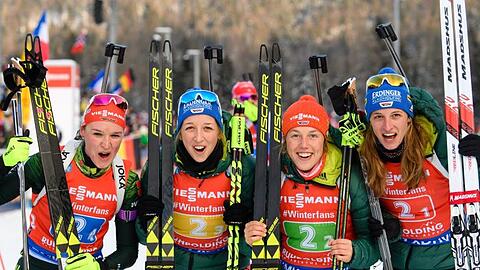 Denise Herrmann, Franziska Preuß, Laura Dahlmeier und Vanessa Hinz (l-r) wurden Dritte.