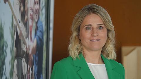 VdK-Präsidentin Verena Bentele fordert im AZ-Interview mehr Interesse aneinander und weniger am eigenen Profit.