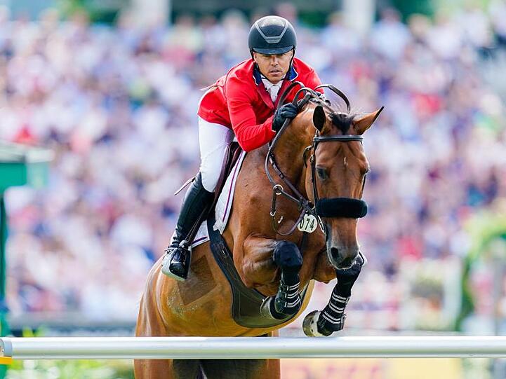 Springreiter Kent Farrington auf seinem Pferd Gazelle.