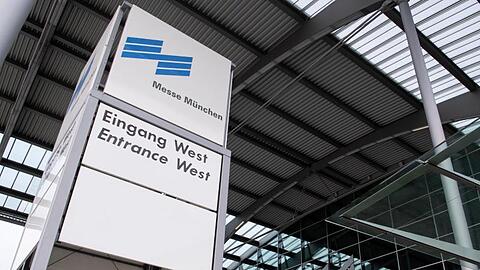 Der Eingang West zum Gelände der Messe München. Foto: Sven Hoppe/dpa