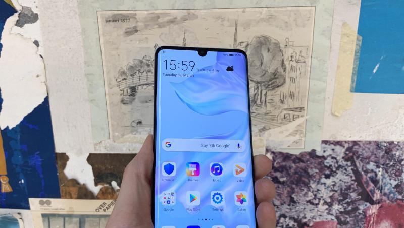 Im Inneren setzt Huawei weitgehend auf die schon vom Mate 30 bekannte Hardware wie den Prozessor Kirin 980 oder einen Fingerabdrucksensor im Display. Im Inneren setzt Huawei weitgehend auf die schon vom Mate 30 bekannte Hardware wie den Prozessor Kirin 980 oder einen Fingerabdrucksensor im Display.