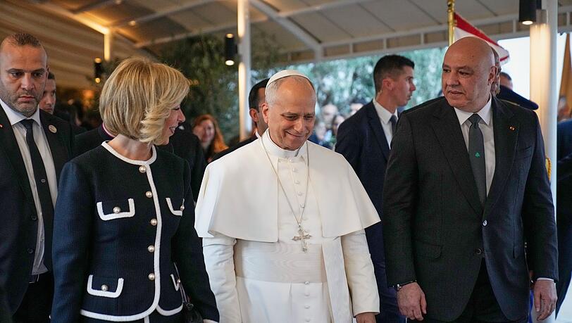 Bei seinem Besuch im Libanon traf Papst Leo XIV. den Pr&auml;sidenten des krisengesch&uuml;ttelten Landes, Joseph Aoun (r.).