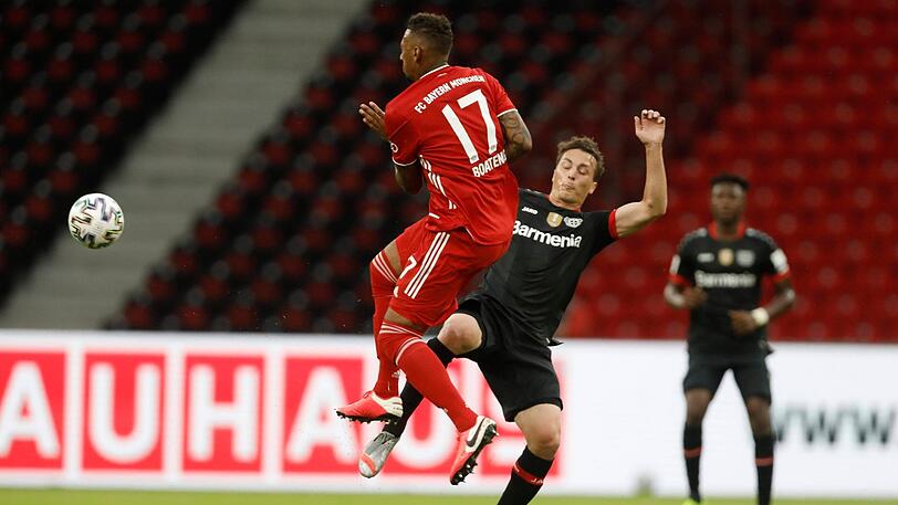 Jérôme Boateng (hier im Zweikampf mit Leverkusens Julian Baumgartlinger) hat sich im Pokalfinale gegen Bayer Leverkusen verletzt.