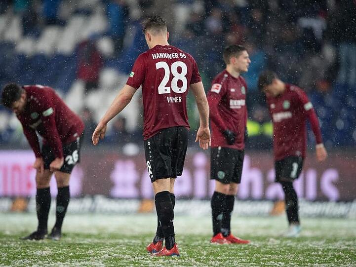 Trotz ihrer Aufholjagd stehen die 96-Profis gegen Leverkusen am Ende mit leeren Händen dar.