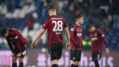 Trotz ihrer Aufholjagd stehen die 96-Profis gegen Leverkusen am Ende mit leeren Händen dar.