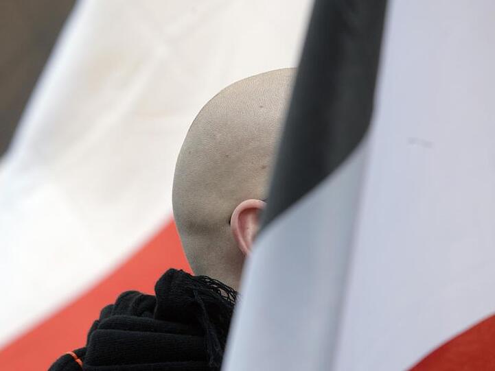 Rechtsextreme aus Deutschland sollen in Russland bei der berücktigten Imperialbewegung für Kampfhandlungen trainieren.