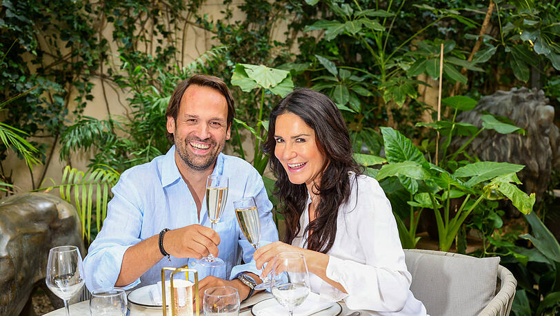 Mariella Ahrens und ihrem Partner Marco van Dré liegt soziales Engagement sehr am Herzen. Von Promi-Kollegen wünscht sich Ahrens mehr Unterstützung von sozialen Projekten. Mariella Ahrens und ihrem Partner Marco van Dré liegt soziales Engagement sehr am Herzen. Von Promi-Kollegen wünscht sich Ahrens mehr Unterstützung von sozialen Projekten.