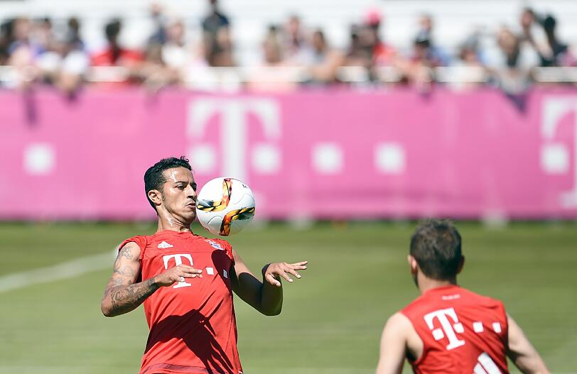 Der Urlaub ist vorbei: Thiago schwitzt jetzt wieder im Training. (Archivbild)
