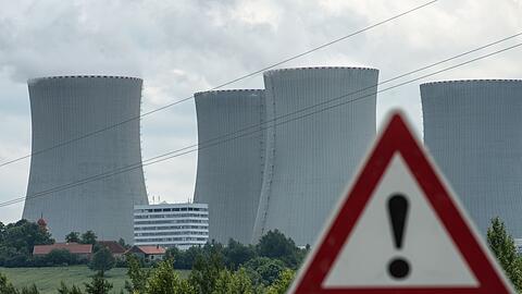 Die Kühltürme des Atomkraftwerkes Temelin.