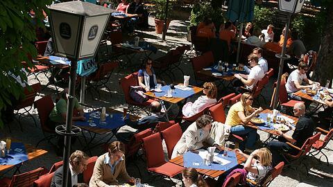 Unaufgeregt und immer eine gute Stimmung: Der lauschige Biergarten vom Löwenbräukeller in zentraler Lage am Stiglmaierplatz.