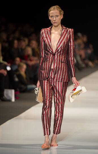 Ist das der neue Nackt-Trend? Bei der Fashion Week in Polen präsentieren Models transparente Mode - sehen Sie hier die besten Bilder.
