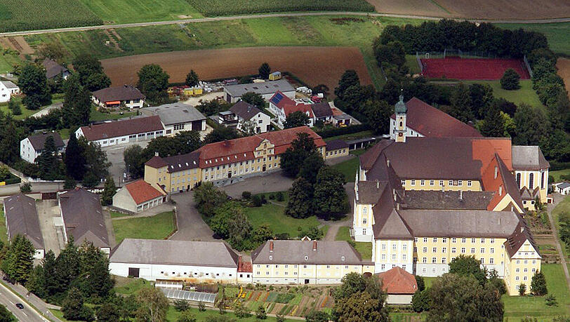 Bei einem Brand des Klosters Maria Medingen im schwäbischen Mödingen ist eine Franziskanerin ums Leben gekommen. Bei einem Brand des Klosters Maria Medingen im schwäbischen Mödingen ist eine Franziskanerin ums Leben gekommen.