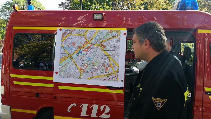 Im Innenhof des Deutschen Museums ist ein Baggerfahrer auf eine Weltkriegsbombe gestoßen.