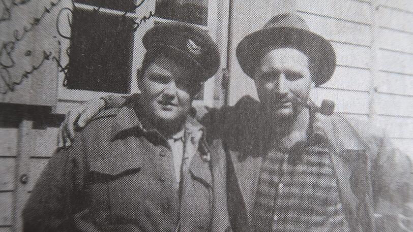 Putzi Holenia (l.) mit Stuntman Chuck Hayward dereinst als Statist im legendären Kriegsdrama "Gesprengte Ketten".