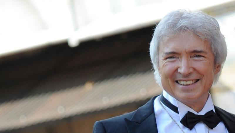 Peter Orloff soll ebenfalls ins RTL-Camp einziehen. Er soll Günther Krauses Platz einnehmen, der aus gesundheitlichen Gründen nicht teilnehmen dürfe. Peter Orloff soll ebenfalls ins RTL-Camp einziehen. Er soll Günther Krauses Platz einnehmen, der aus gesundheitlichen Gründen nicht teilnehmen dürfe.