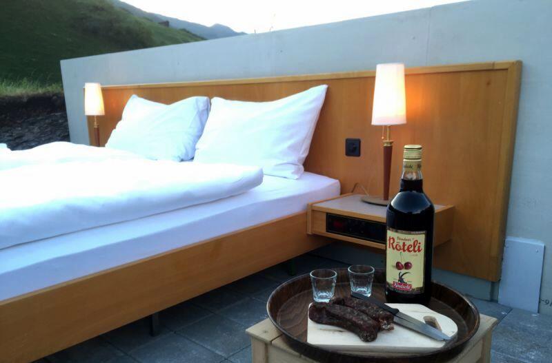 Im Preis ist auch ein Frühstück enthalten. Dieses bringt ein Butler in den frühen Morgenstunden ans Bett. Ein wenig Luxus bekommt man für sein Geld also schon...