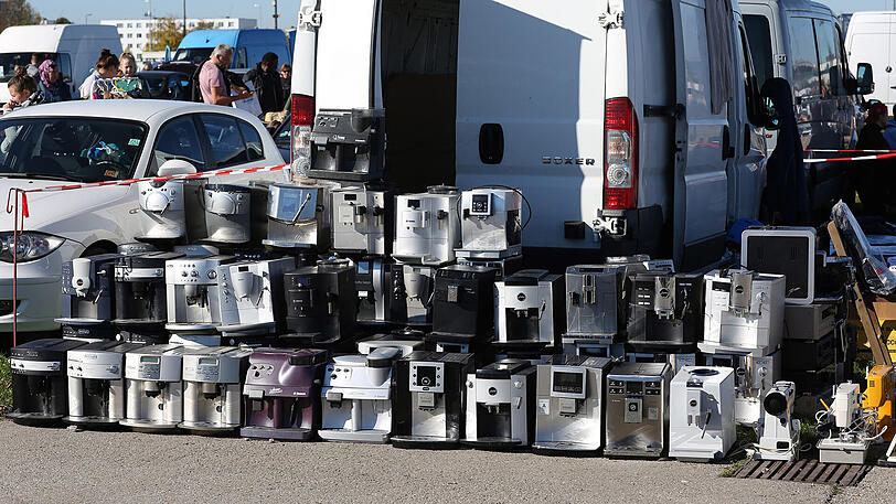 Doch davor hieß es wachbleiben: Die Zeit konnte man sich beispielsweise auf dem Flohmarkt an der Messe vertreiben.