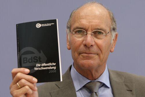 Präsident des Bundes der Steuerzahler, Karl Heinz Däke, präsentierte das Schwarzbuch