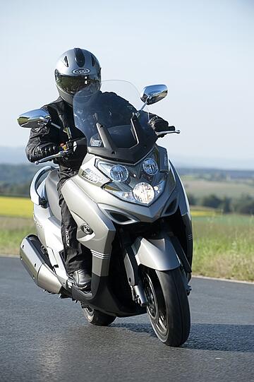Neues Marken-Flaggschiff: Der Kymco Myroad 700i ABS fährt mit dem hubraumstärksten Motor, den der taiwanesische Hersteller jemals angeboten hat. Das 700 Kubikzentimeter große Aggregat leistet 59 PS.