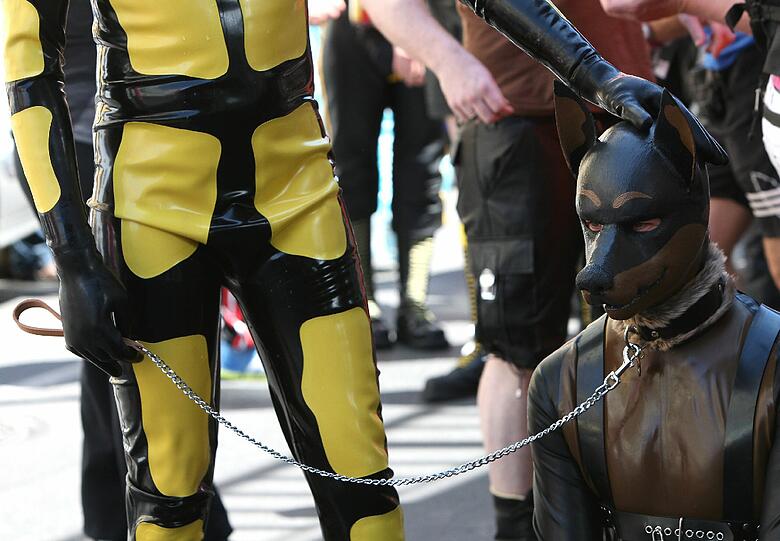 Lack und Leder auf dem CSD in Berlin: Schwule, Lesben, Bi- und Transexuelle werben für mehr Toleranz.