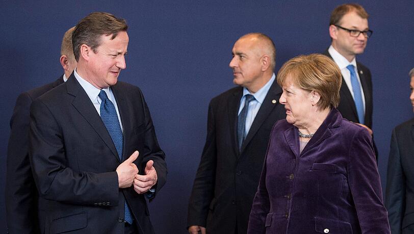 Der britische Premier David Cameron (l.) strebt eine Änderung der EU-Verträge an. Merkel warnt vor einem Konflikt mit dem Gebot der Nichtdiskriminierung.