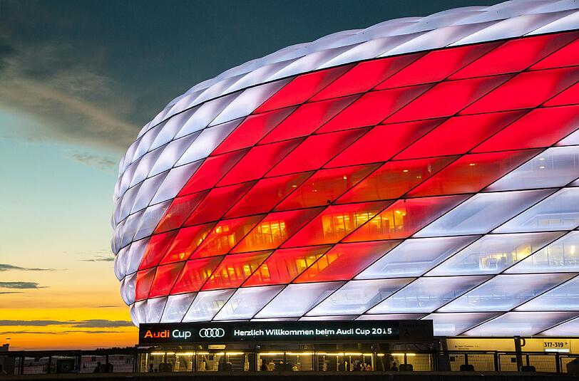 München leuchtet: Anlässlich des St. Patrick's Days erstrahlen die Allianz Arena und der Olympiaturm in grün. Sehen Sie hier die schönsten Beleuchtungen der Arena.