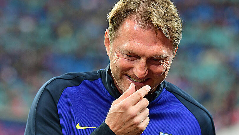 Hat gut lachen: Leipzigs Coach Ralph Hasenhüttl. Hat gut lachen: Leipzigs Coach Ralph Hasenhüttl.