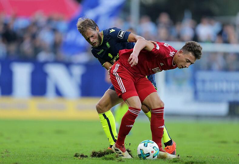 Kristian Böhnlein und Memmingens Jannik Rochelt.