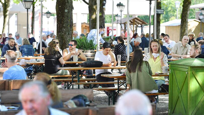 Im Nockherberg-Biergarten kann auch weiterhin Wiesn-Bier genossen werden.