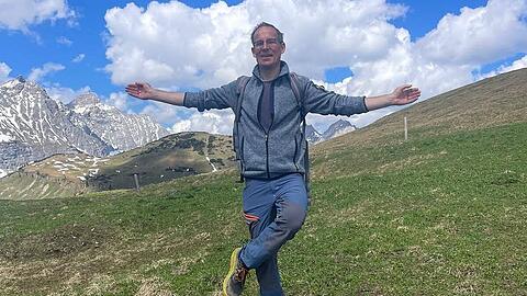 Pater Lukas in den Bergen: Er nennt sich augenzwinkernd Outdoorm&ouml;nch. Dies ist das Profilbild des Priesters von St. Bonifaz in der Maxvorstadt bei Instagram.