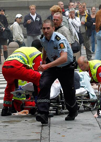 Blut, Zerstörung und Tränen - eine gigantische Explosion hat Oslo erschüttert - die Bilder vom Terror.