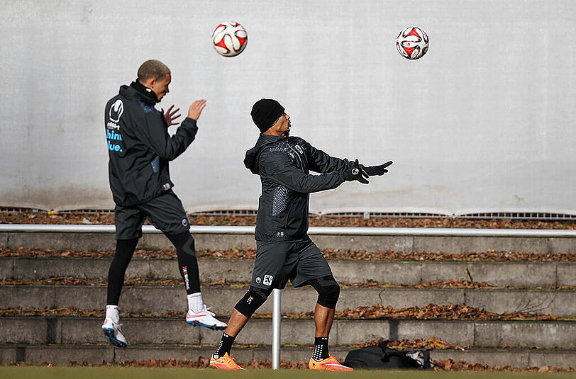 Während Löwen-Trainer Markus von Ahlen die Mannschaft zum Training bat, absolvierten Knipser Rubin Okotie, Daylon Claasen, Dominik Stahl und Stephan Hain eine individuelle Einheit.