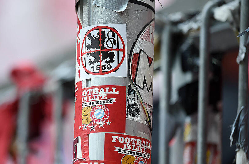 Bayern- und 1860 Fans markieren ihr Revier gerne mit entsprechenden Aufklebern.