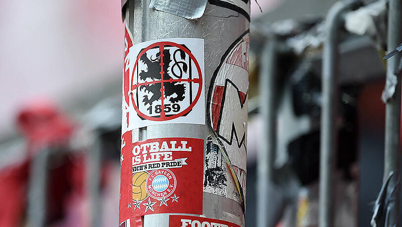 Bayern- und 1860 Fans markieren ihr Revier gerne mit entsprechenden Aufklebern. Bayern- und 1860 Fans markieren ihr Revier gerne mit entsprechenden Aufklebern.