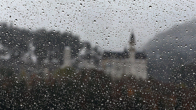 Da macht der Ausflug wenig Spaß. Das Wetter bleibt nass und grau. Da macht der Ausflug wenig Spaß. Das Wetter bleibt nass und grau.