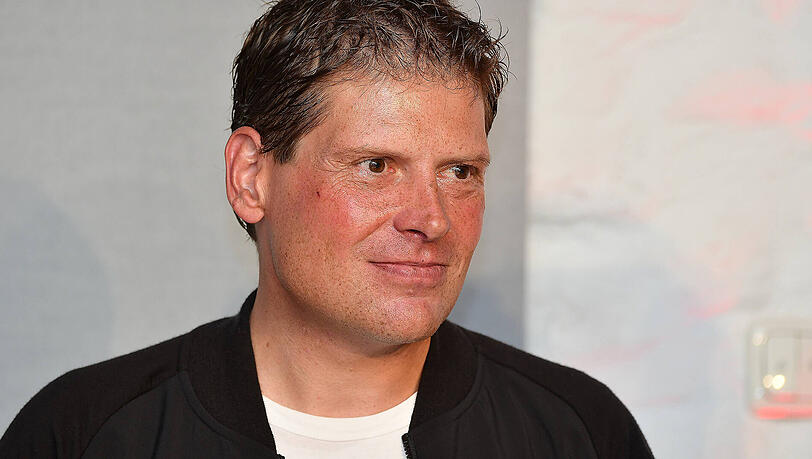 2007 verkündete Jan Ullrich das Ende seiner aktiven Laufbahn, im Jahr zuvor war er wenige Tage vor dem Tourstart wegen erneuter Dopingvorwürfe von der Frankreich-Rundfahrt ausgeschlossen worden. 2007 verkündete Jan Ullrich das Ende seiner aktiven Laufbahn, im Jahr zuvor war er wenige Tage vor dem Tourstart wegen erneuter Dopingvorwürfe von der Frankreich-Rundfahrt ausgeschlossen worden.