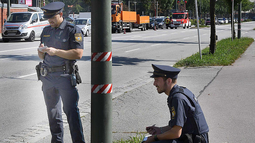 Der Transporter-Fahrer sah das Mädchen zu spät und erfasste es. Das Kind erlitt schwere Verletzungen.