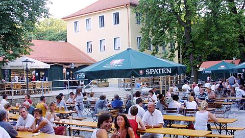 Der Biergarten Hirschau im Englischen Garten.