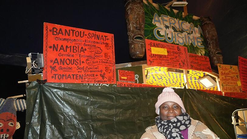 Jaqueline Reitzammer kocht auf dem Tollwood afrikanisch. Jaqueline Reitzammer kocht auf dem Tollwood afrikanisch.