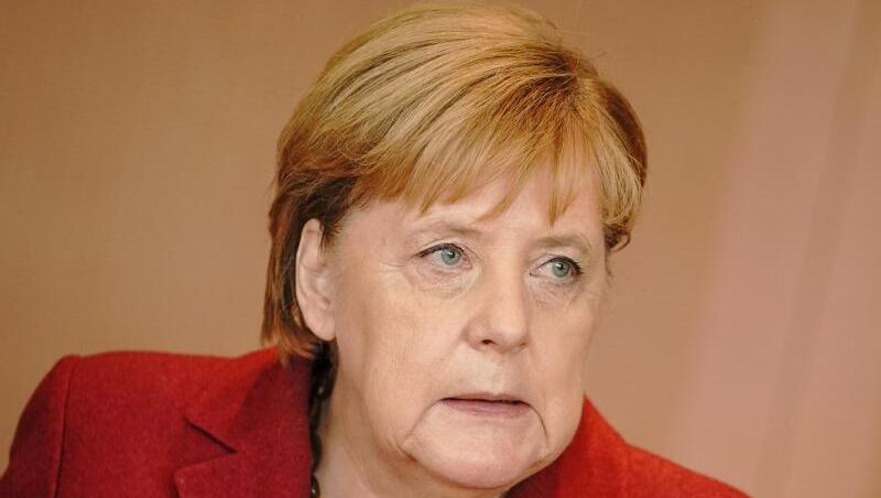 Kanzlerin Merkel kommt beim ARD-"Deutschlandtrend" auf die besten Zufriedenheitswerte (53 Prozent). Kanzlerin Merkel kommt beim ARD-"Deutschlandtrend" auf die besten Zufriedenheitswerte (53 Prozent).