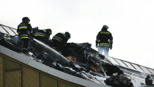 Feuerwehrmänner auf dem Dach der Philharmonie Feuerwehrmänner auf dem Dach der Philharmonie