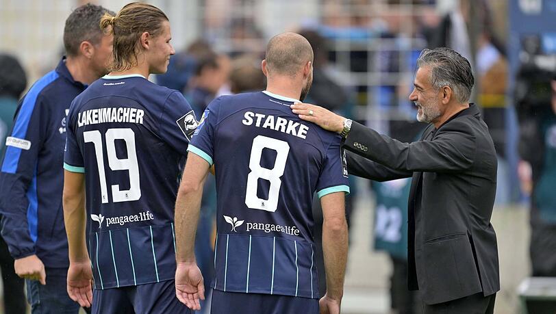 Der Löwen-Coach und seine beiden Erfolgsgaranten: Maurizio Jacobacci (r.) mit Manni Starke und Fynn Lakenmacher (Mitte).