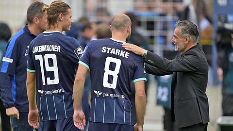 Der Löwen-Coach und seine beiden Erfolgsgaranten: Maurizio Jacobacci (r.) mit Manni Starke und Fynn Lakenmacher (Mitte).