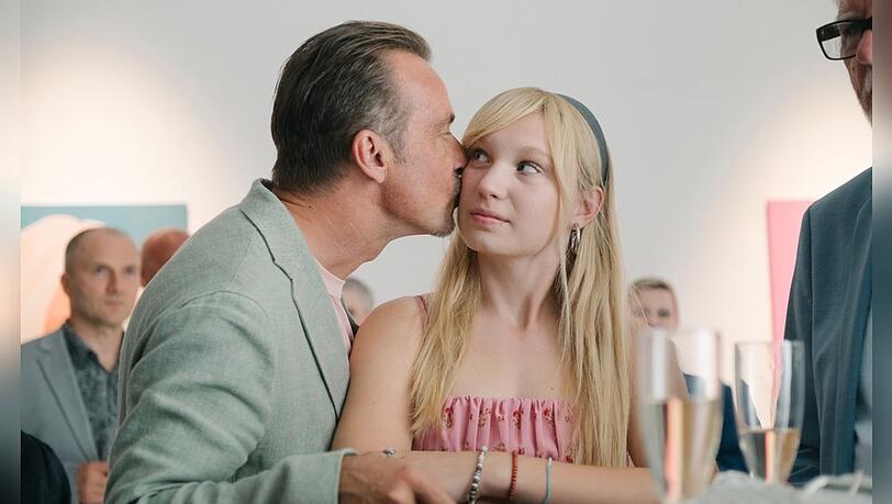 Helena Zengel spielt in "Westend Girl" die Tochter von Lucas Gregorowicz.
