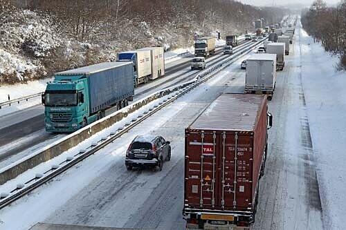 Rekordtemperaturen, Verkehrsunfäulle ohne Ende, und Dauerschnee sind derzeit überall im Land angesagt.