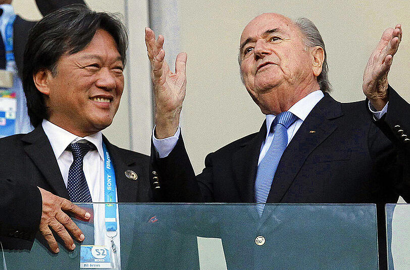 Eduardo Li (links) und Joseph S. Blatter.