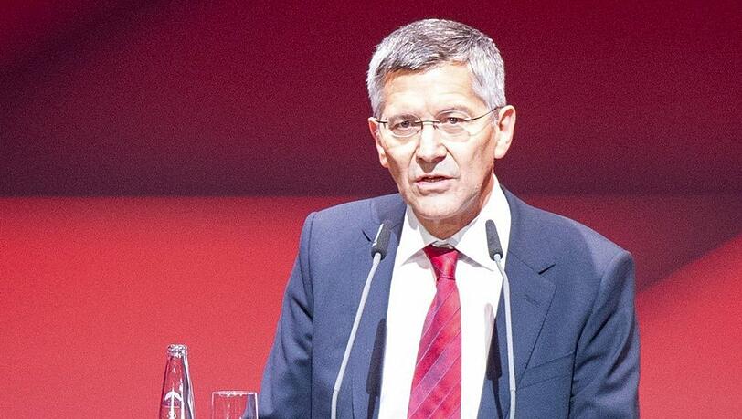 Herbert Hainer, Präsident des FC Bayern München, spricht bei der Jahreshauptversammlung.