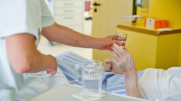 Die überwiegende Mehrheit der Pflegeheime in Bayern leisten laut Holetschek gute Arbeit.