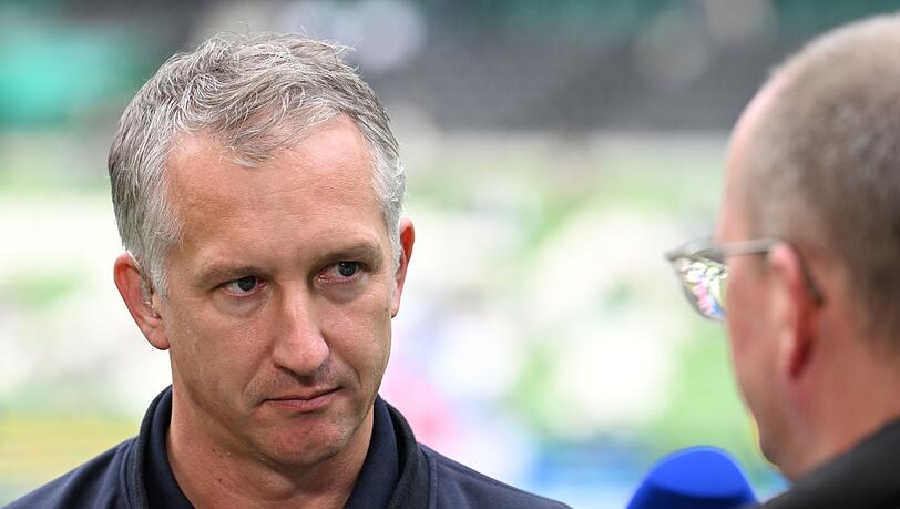 Für Frank Baumann ist nach Saisonende bei Werder Bremen Schluss. Für Frank Baumann ist nach Saisonende bei Werder Bremen Schluss.